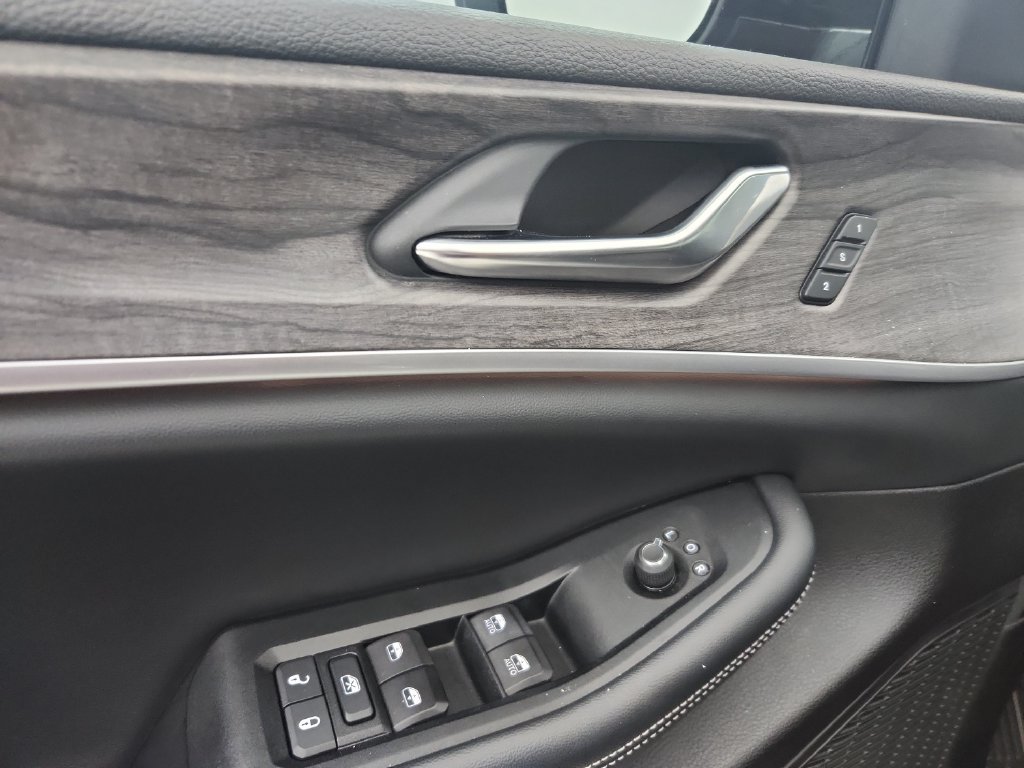 Certified 2024 Jeep Grand Cherokee Limited AWD/4WD image 24