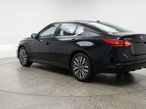 Used 2025 Nissan Altima 2.5 SV FWD image 6