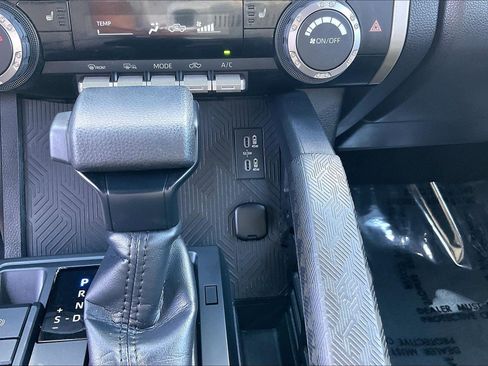 Used 2024 Toyota Tacoma SR5 AWD/4WD image 38