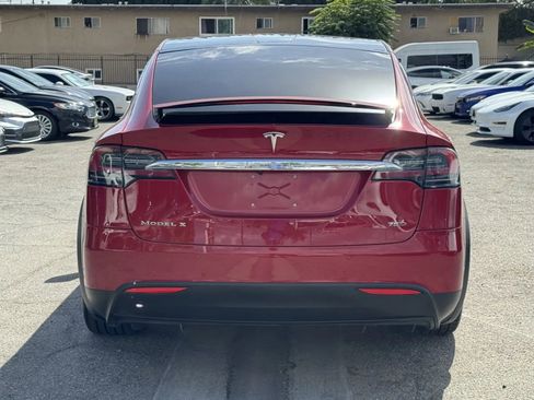 Used 2018 Tesla Model X 75D image 3