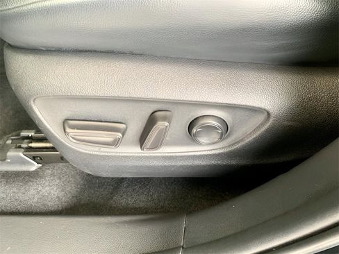 Used 2024 Toyota Highlander XLE image 46