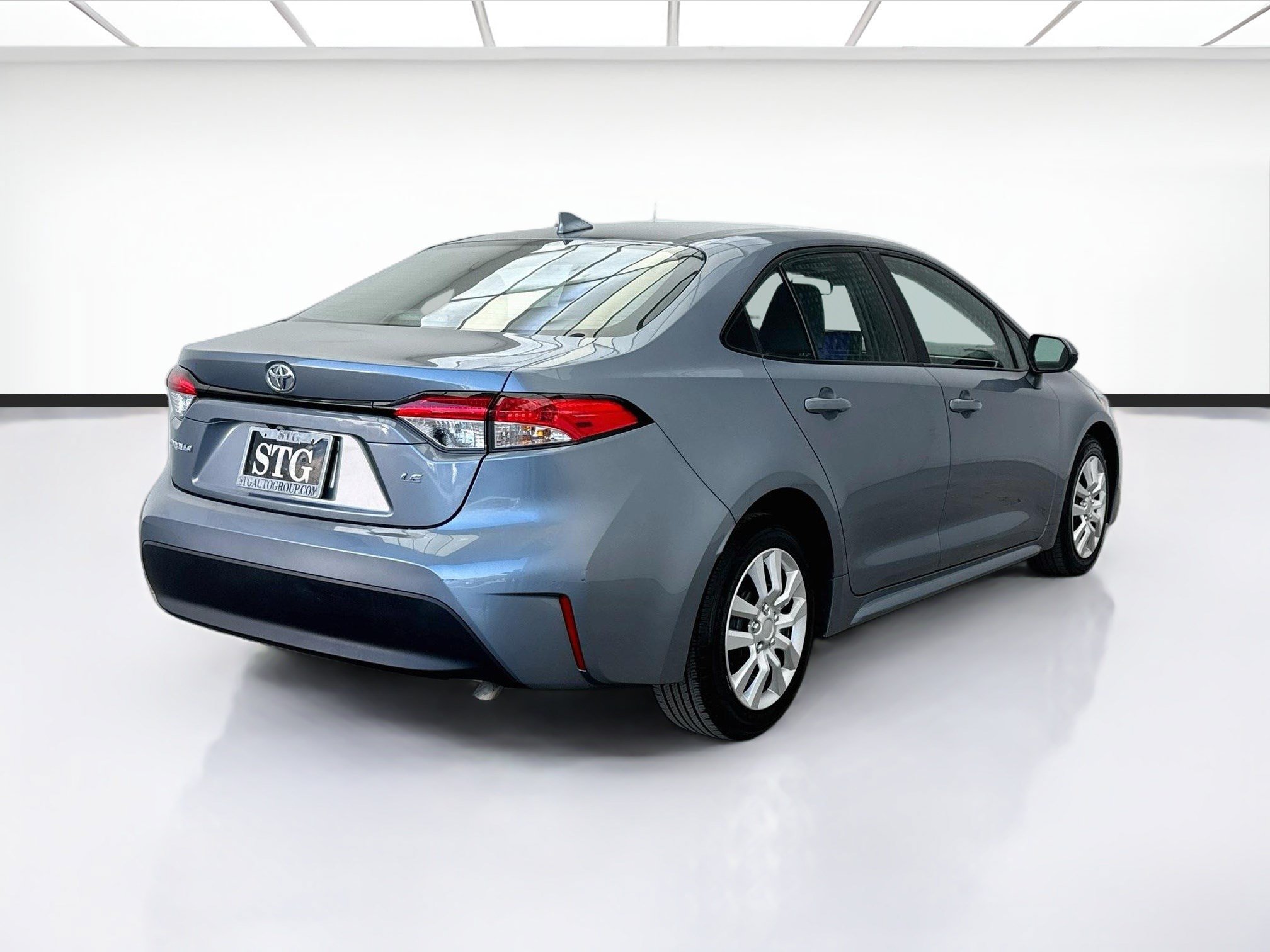 Used 2025 Toyota Corolla LE FWD image 4