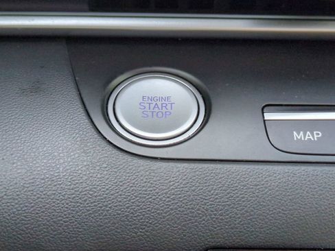 Used 2023 Hyundai Elantra Limited image 31