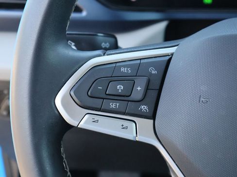 Certified 2023 Volkswagen Taos SE FWD image 32