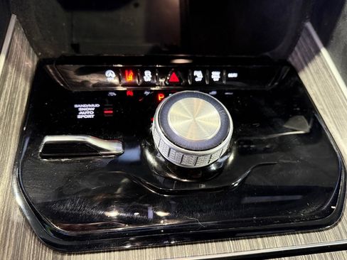 Used 2024 Jeep Wagoneer L Series II w/ Flexible Seating Group image 23