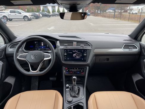 Used 2022 Volkswagen Tiguan SE image 8