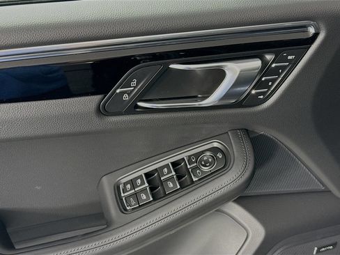 Certified 2026 Porsche Macan AWD/4WD image 18