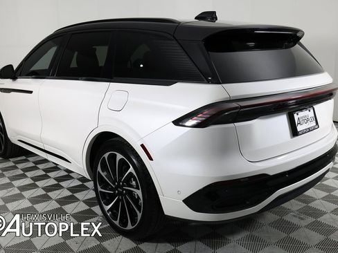 Used 2024 Lincoln Nautilus Black Label image 7