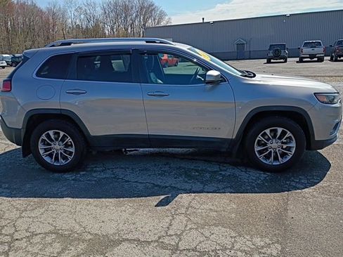 Used 2019 Jeep Cherokee Latitude Plus w/ Cold Weather Group image 4
