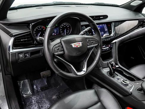 Used 2025 Cadillac XT6 Premium Luxury image 15