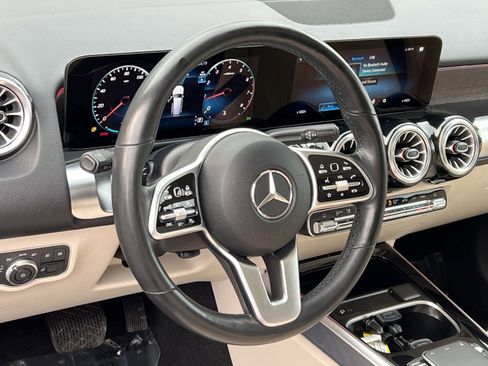 Used 2023 Mercedes-Benz GLB 250 4MATIC image 14