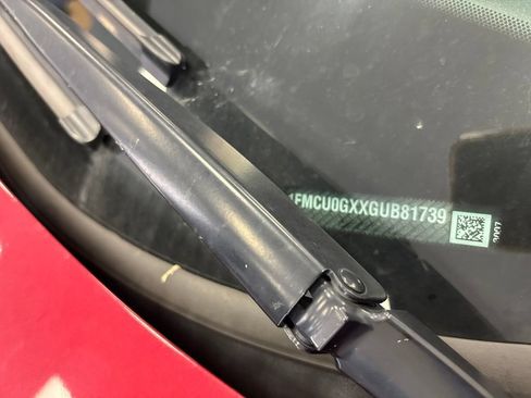 Used 2016 Ford Escape SE w/ Equipment Group 201A FWD image 3