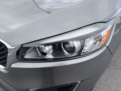 Used 2017 Kia Sorento LX w/ LX Convenience Package image 10