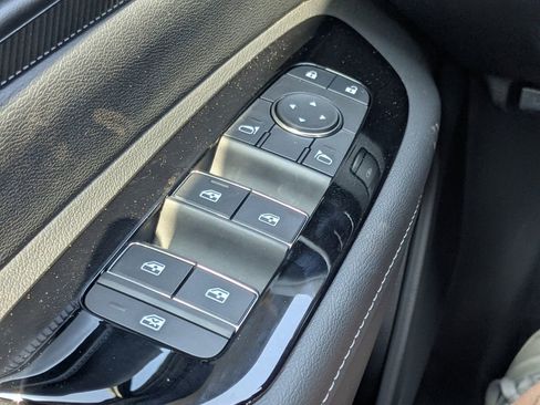New 2025 Nissan Murano SV AWD/4WD image 22