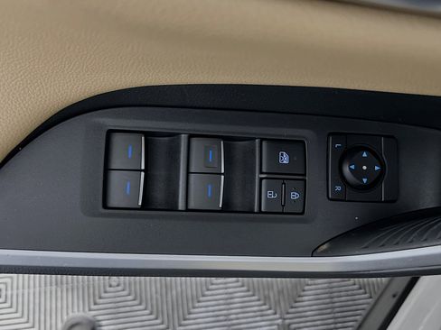 Used 2022 Toyota RAV4 Limited image 17