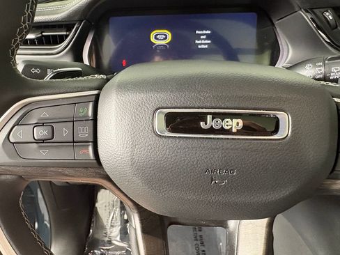 Used 2026 Jeep Grand Cherokee Limited AWD/4WD image 24