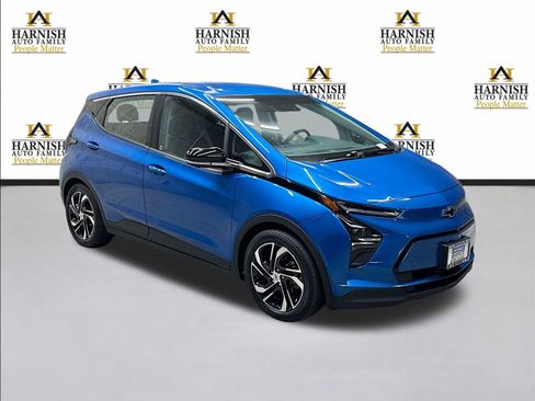 Used 2023 Chevrolet Bolt LT w/ Infotainment Package FWD image 3