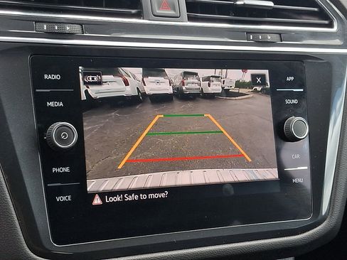 Used 2022 Volkswagen Tiguan SE FWD image 17