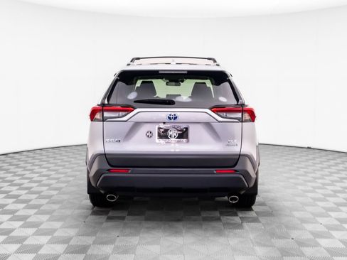 Used 2022 Toyota RAV4 XLE Premium AWD/4WD image 5