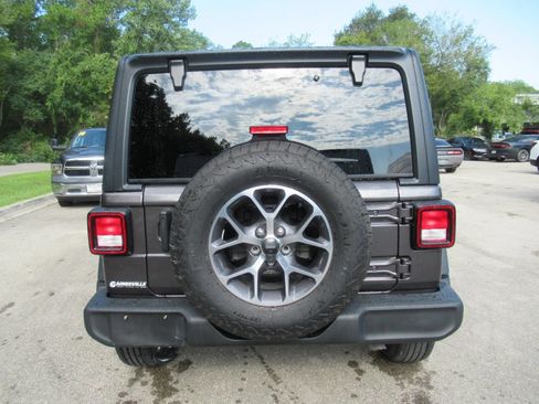 Used 2024 Jeep Wrangler Unlimited Sport AWD/4WD image 6