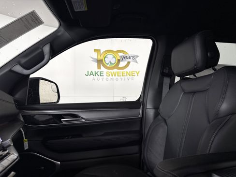 New 2026 Jeep Grand Wagoneer Limited AWD/4WD image 28