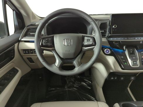 New 2026 Honda Odyssey Touring image 14