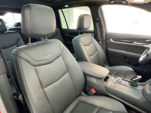 Certified 2025 Cadillac XT6 Premium Luxury image 32