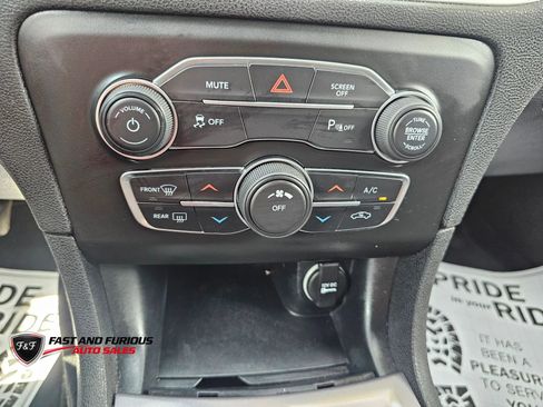 Used 2021 Dodge Charger SXT w/ Leather Interior Group RWD image 24