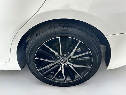 Used 2024 Toyota Camry SE image 11
