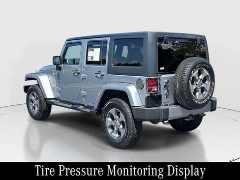 Used 2016 Jeep Wrangler Unlimited Sahara w/ Dual Top Group AWD/4WD image 8
