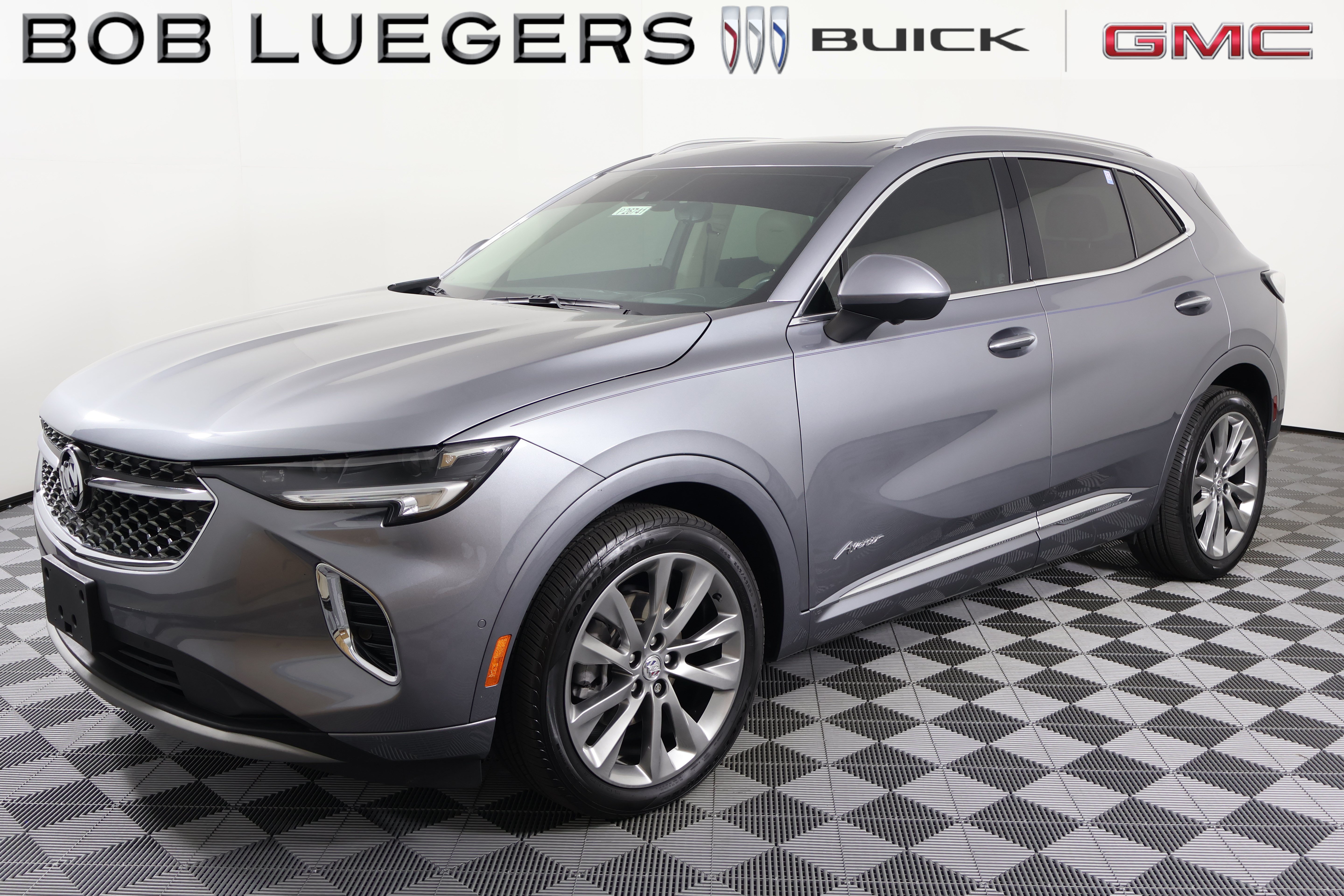 Used 2022 Buick Envision Avenir w/ Technology Package II AWD/4WD image 3