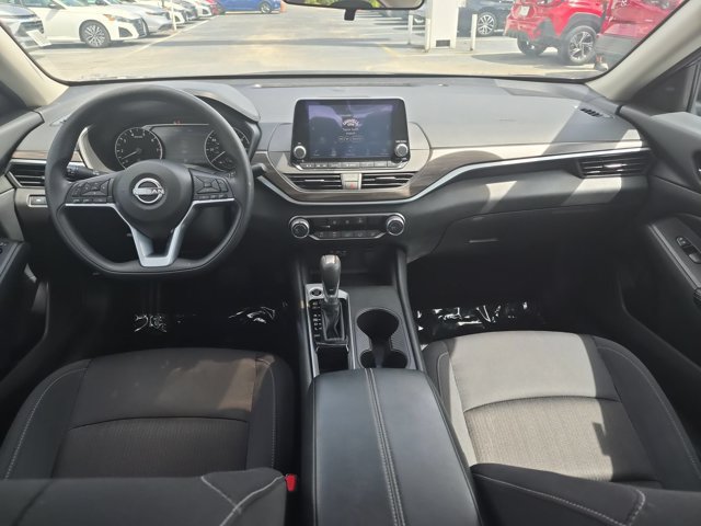 Used 2025 Nissan Altima 2.5 SV FWD image 25