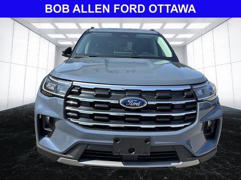 Used 2025 Ford Explorer Active w/ Active Comfort Package AWD/4WD image 9