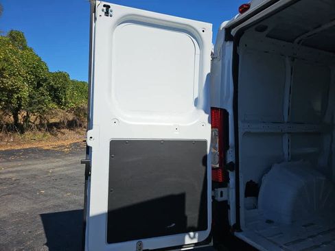 Used 2025 RAM ProMaster 2500 w/ Convenience Group image 7