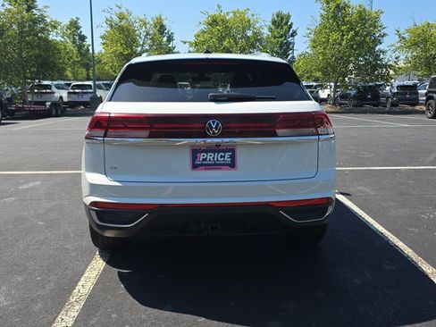 Used 2024 Volkswagen Atlas Cross Sport SE w/ Panoramic Sunroof Package FWD image 6