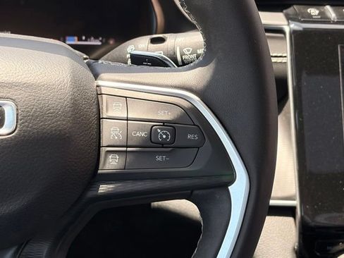 Certified 2025 Jeep Grand Cherokee Altitude RWD image 17