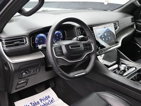 Used 2024 Jeep Wagoneer Series II w/ Flexible Seating Group image 15