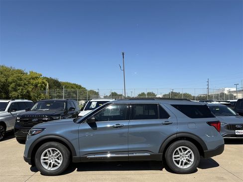 New 2025 Ford Explorer Active image 3