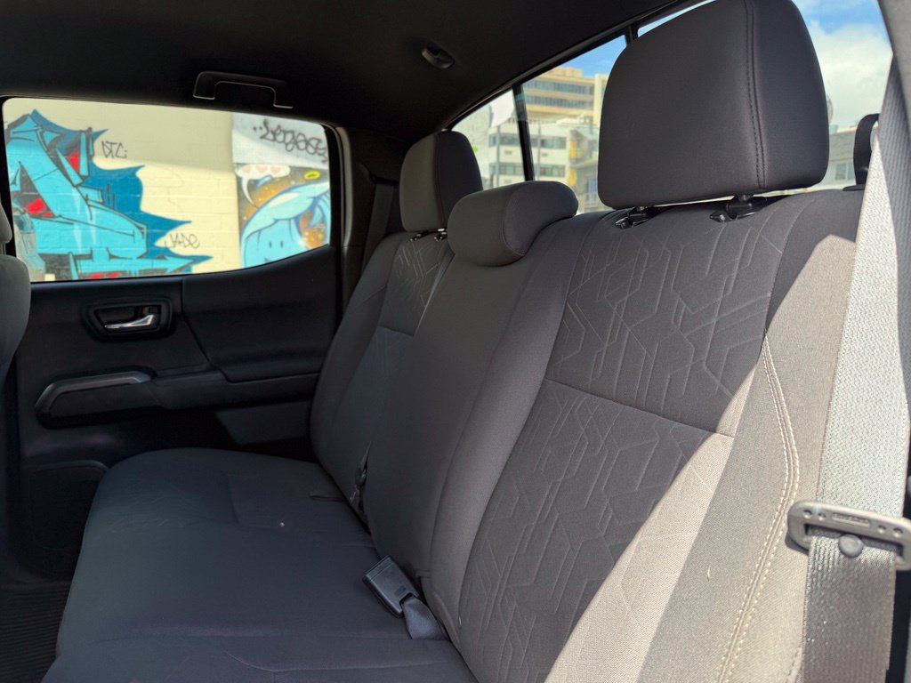 Used 2018 Toyota Tacoma TRD Sport AWD/4WD image 16