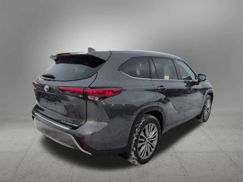 Used 2023 Toyota Highlander Platinum image 6