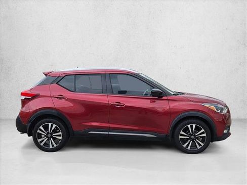 Used 2019 Nissan Kicks SR w/ Exterior Package image 4