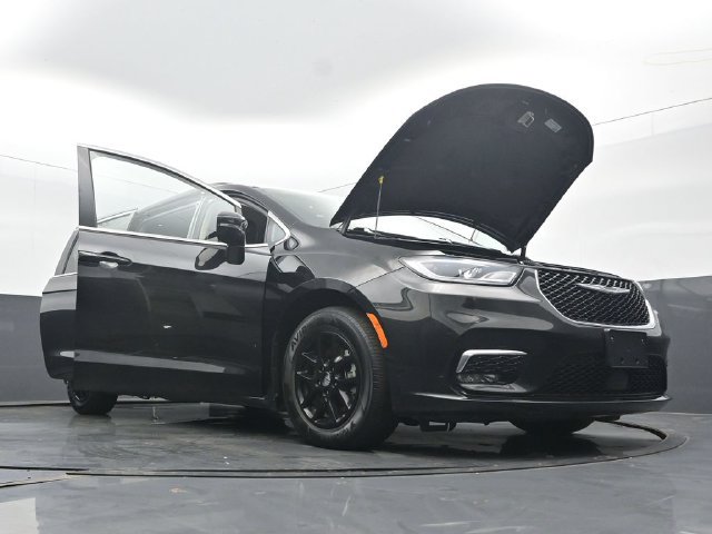 Used 2022 Chrysler Pacifica Touring-L FWD image 59