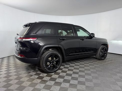 Certified 2025 Jeep Grand Cherokee Limited w/ Luxury Tech Group II AWD/4WD image 7