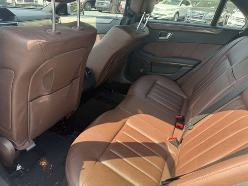 Used 2010 Mercedes-Benz E 550 Sedan w/ Premium 1 Pkg image 10