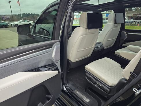 Used 2025 Cadillac Escalade V AWD/4WD image 16