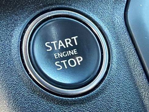 Used 2023 Land Rover Defender 130 X-Dynamic SE image 38