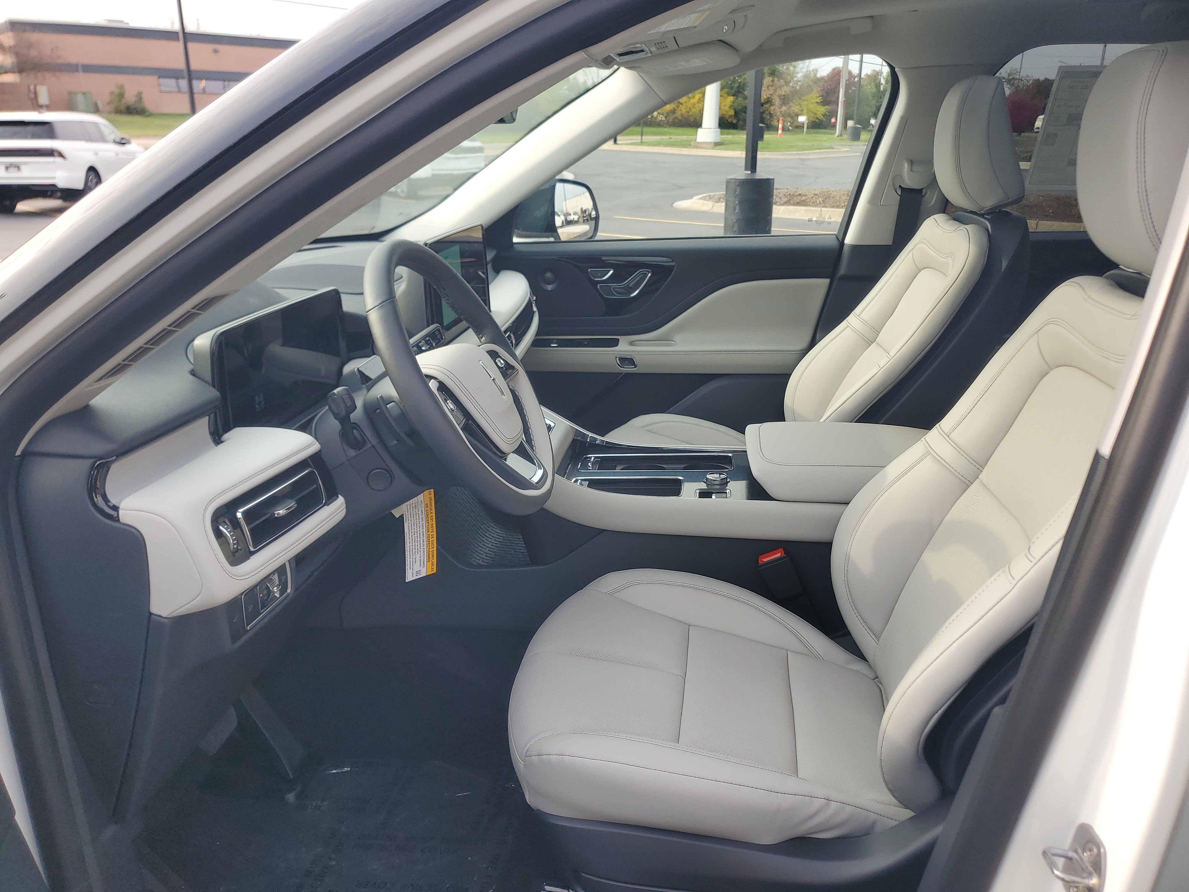 New 2027 Lincoln Aviator Reserve w/ Jet Appearance Package AWD/4WD image 11