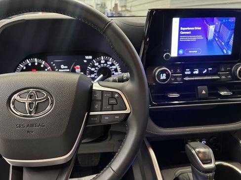 Used 2023 Toyota Highlander LE image 15