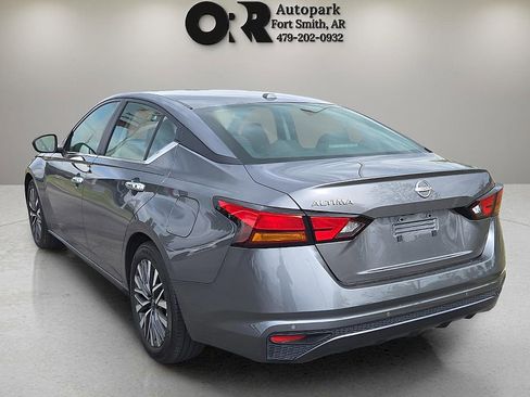 Used 2025 Nissan Altima 2.5 SV FWD image 4