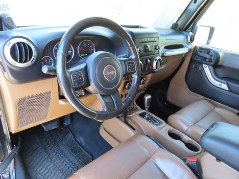 Used 2012 Jeep Wrangler Sahara w/ Connectivity Group AWD/4WD image 20
